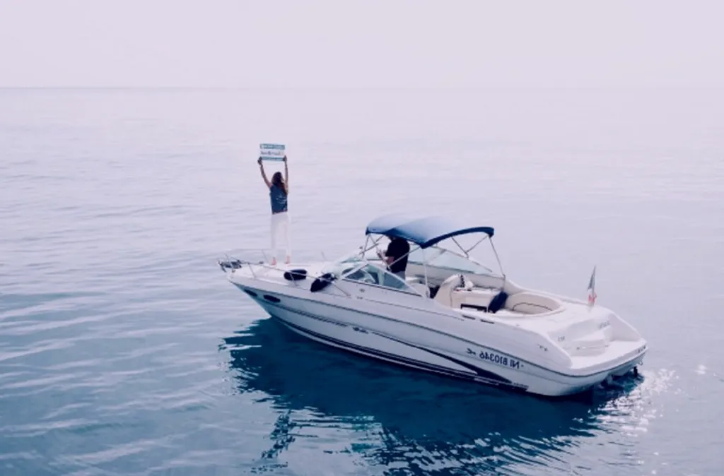 Equipo de Alquiler Barcos ayudando a organizar un alquiler de barco en Ibiza